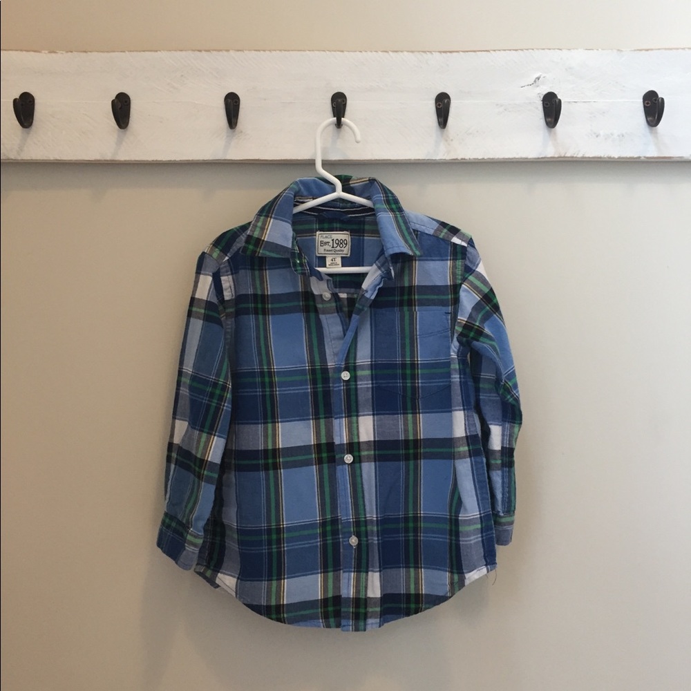 Boy’s 4T plaid button-up.